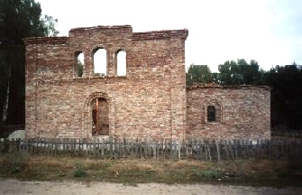 Возведение стен - результат постройки основного храма во имя пророка Илии - весна 2003 год